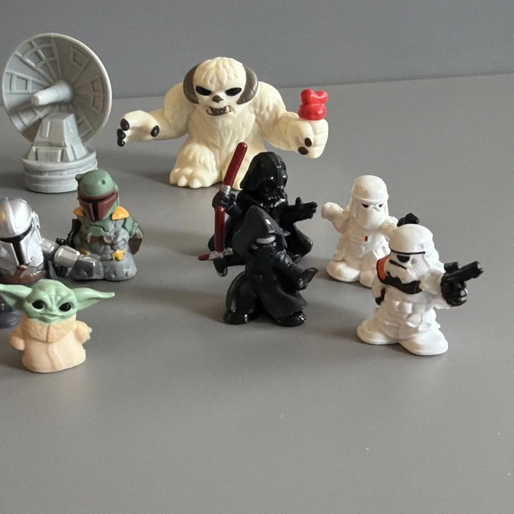 Lot of 24 Miniature Star Wars Figures and Spaceships by Hasbro/Disney Grogu
